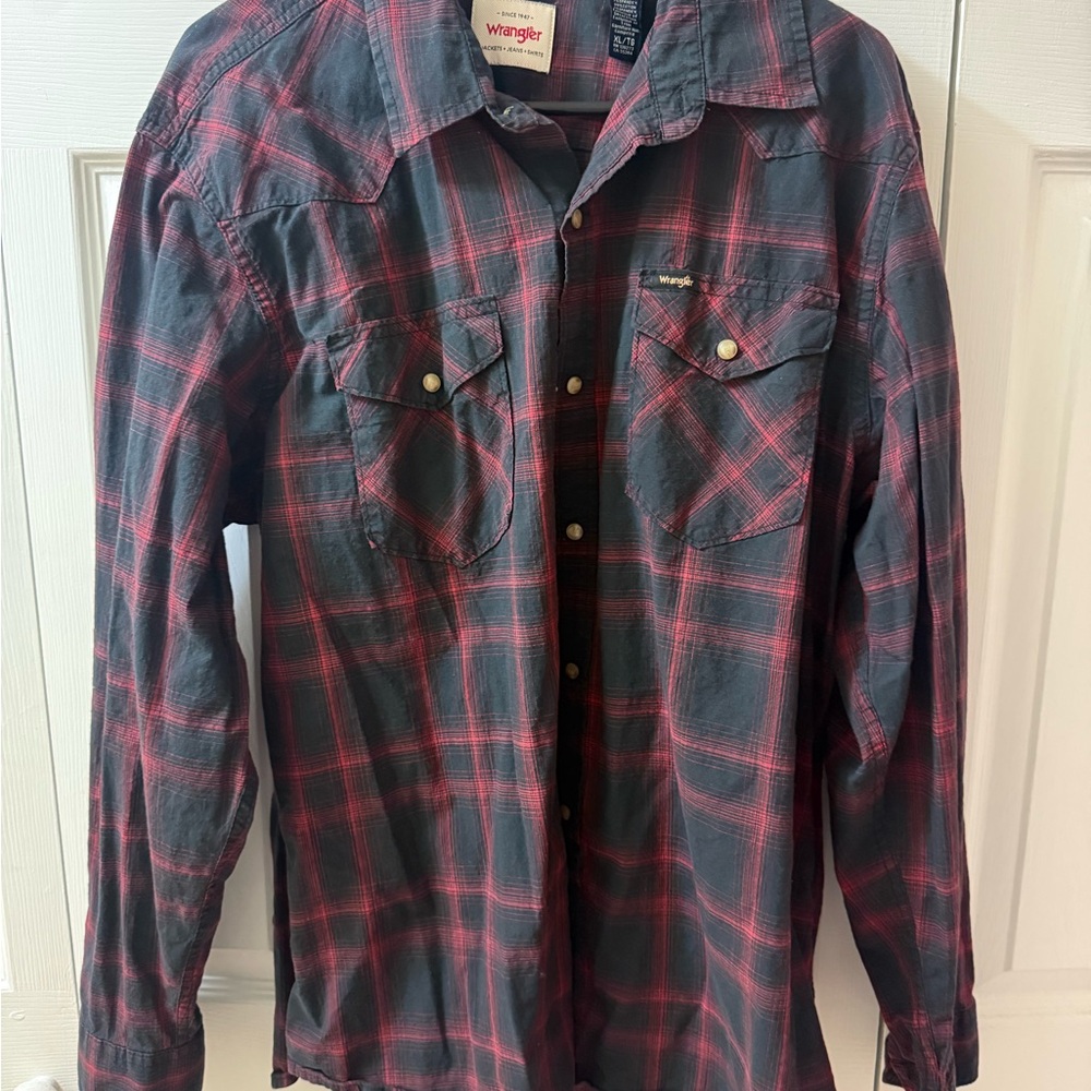 Wrangler Men's Plaid Shirt in Red and Black